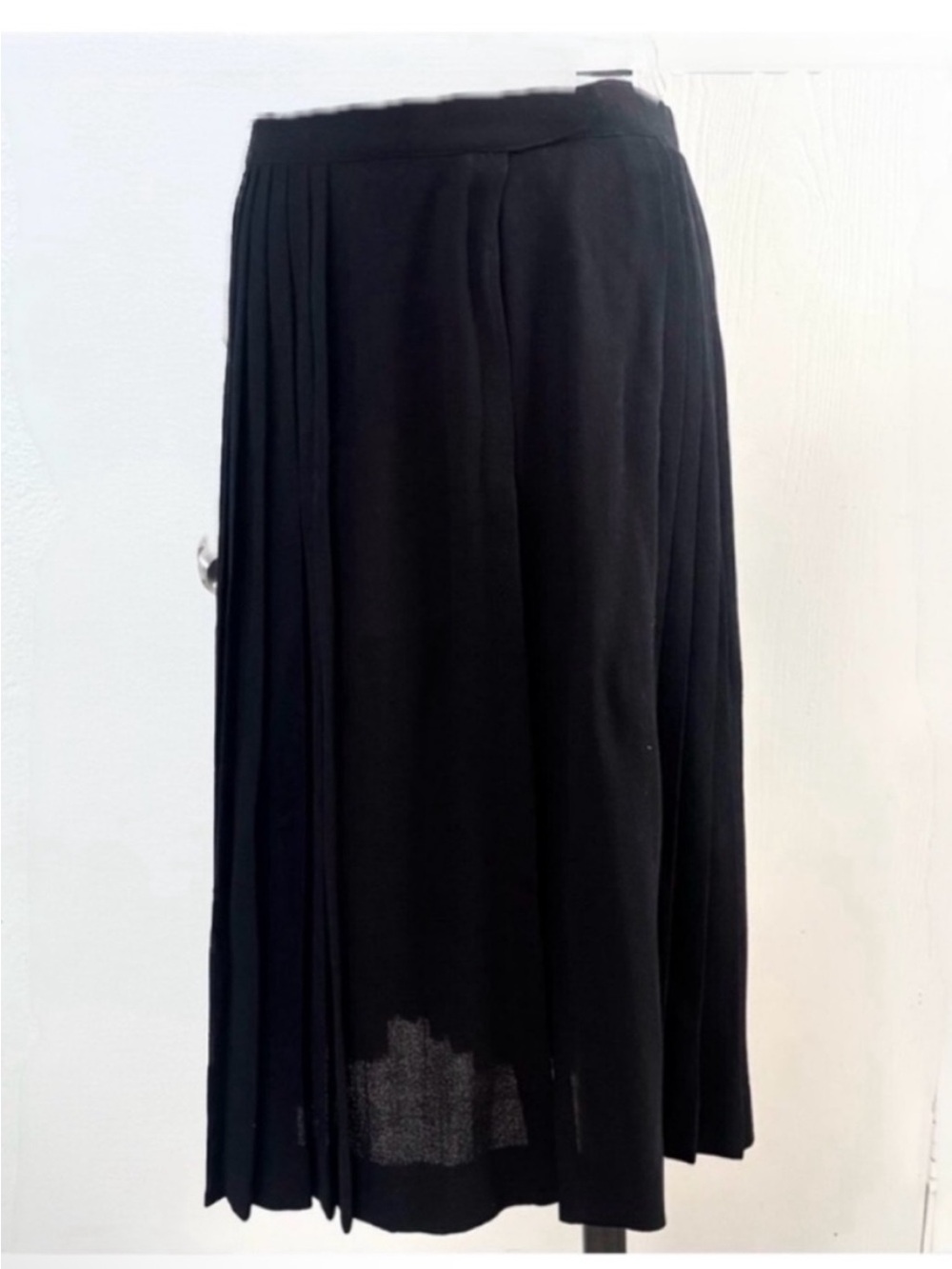 Vintage Emmanuelle Khanh Elegant Black Pleated Wool Midi Skirt  Size 8